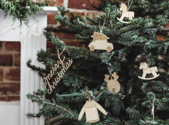 Drewniane zawieszki dekoracyjne z brokatem mix świąteczny