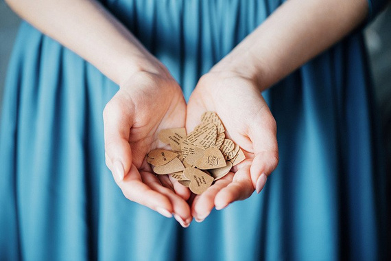 Konfetti serca papier kraft 3g mix wzorów z napisami dekoracje ślubne